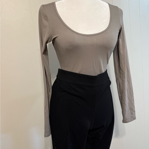 Hollister Taupe Long Sleeve Scoop Neck Top - Picture 2 of 6